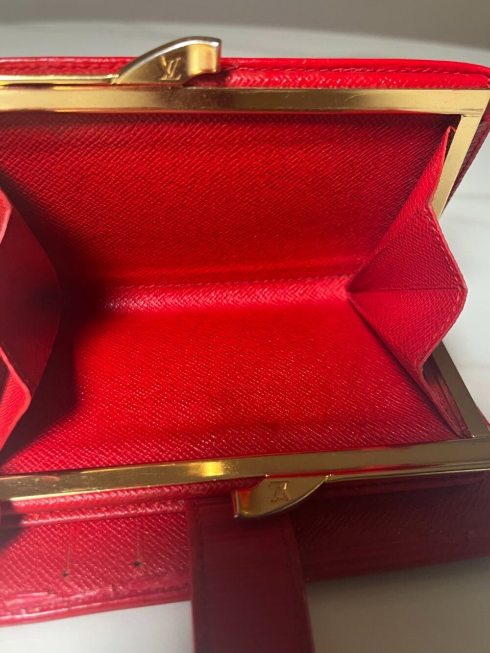 Louis Vuitton RARE Porte Monnaie Billets Viennois Kisslock Red Wallet - Picture 7 of 10